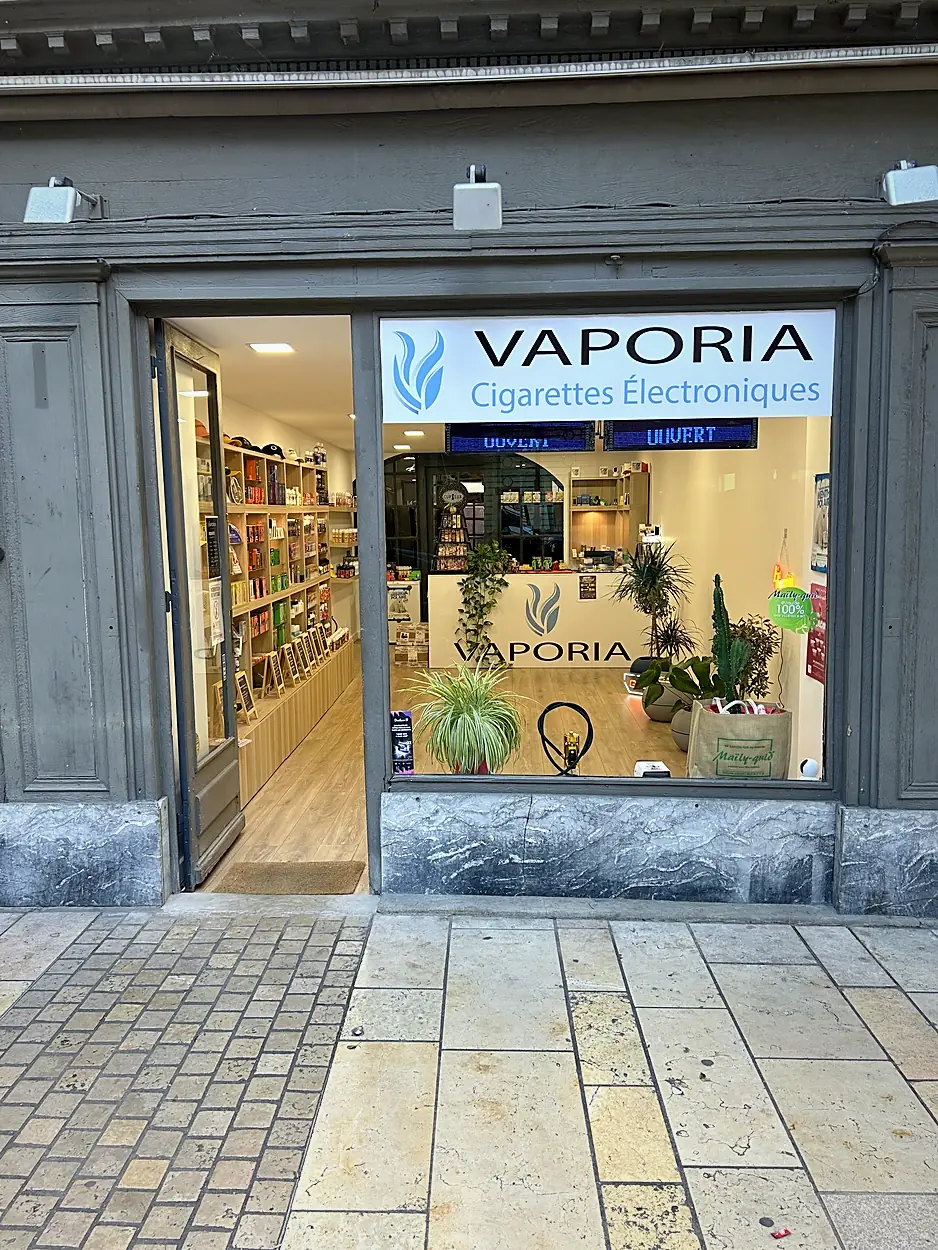 Devanture de la boutique Vaporia, 99 rue Nationale à Villefranche-sur-Saône