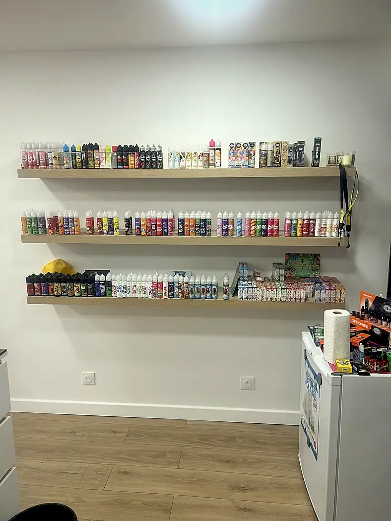 Étagères d'e-liquides de la boutique